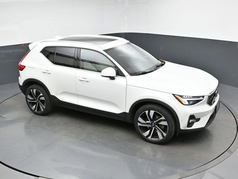 Used 2023 Volvo XC40 B5 Plus w/ Driver Assist Package image 22