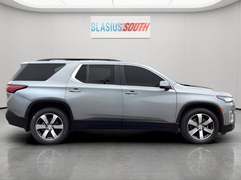Used 2023 Chevrolet Traverse LT w/ LT Premium Package AWD/4WD image 2