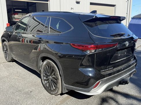 Used 2023 Toyota Highlander XSE AWD/4WD image 2