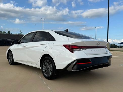 Used 2024 Hyundai Elantra SEL FWD image 6