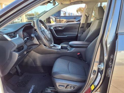 Used 2020 Toyota RAV4 XLE image 19