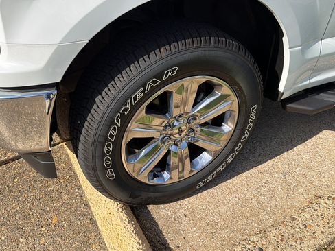 Used 2020 Ford F150 XLT w/ Equipment Group 302A Luxury AWD/4WD image 4