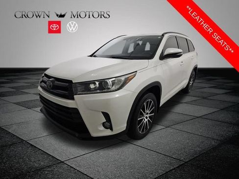 Used 2017 Toyota Highlander SE AWD/4WD image 3