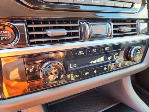 Used 2025 Nissan Pathfinder SV image 32