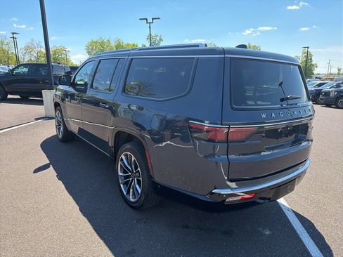 Certified 2025 Jeep Wagoneer L Series III w/ Premium Group I AWD/4WD image 4