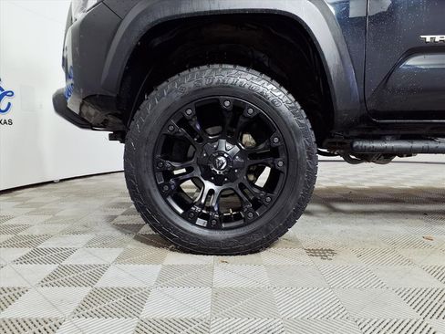 Used 2019 Toyota Tacoma TRD Off-Road image 8
