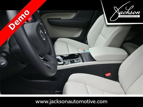 New 2025 Volvo XC40 B5 Ultra image 19