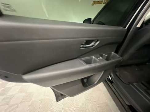 Used 2023 Nissan Pathfinder SV image 21