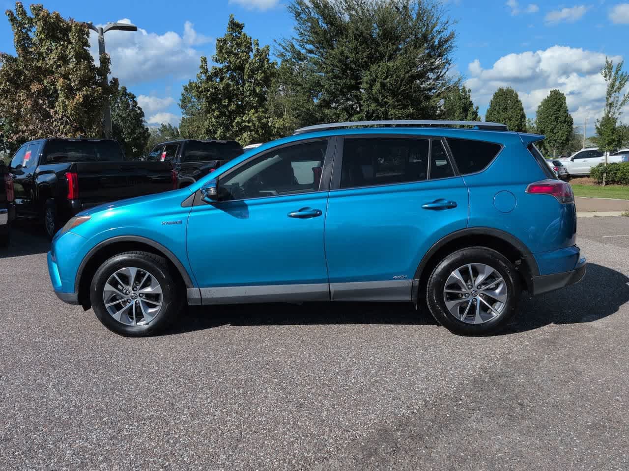 Used 2016 Toyota RAV4 XLE AWD/4WD image 3