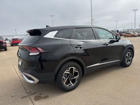Used 2025 Kia Sportage LX image 3