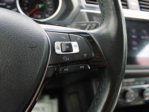 Used 2018 Volkswagen Tiguan SE w/ Panoramic Sunroof Package image 27