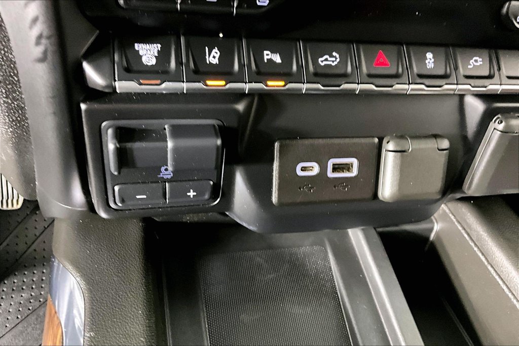 Used 2021 Chevrolet Silverado 3500 High Country AWD/4WD image 16