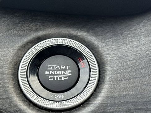 Used 2023 Jeep Grand Cherokee Limited image 19