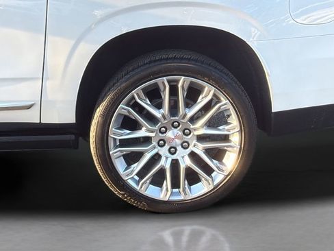 Used 2025 GMC Yukon XL Denali w/ Denali Reserve Package image 14