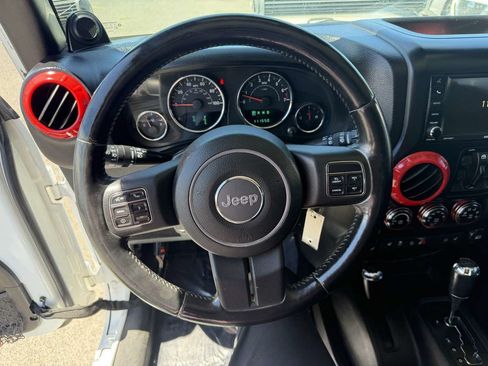 Used 2012 Jeep Wrangler Unlimited Sahara w/ Connectivity Group AWD/4WD image 8
