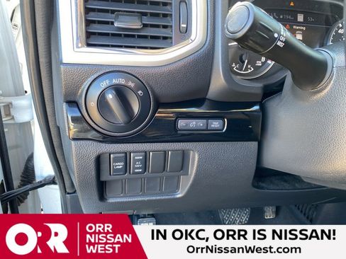 Used 2021 Nissan Titan SV w/ SV Convenience Package RWD image 28
