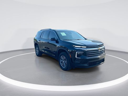 Used 2026 Chevrolet Traverse LT w/ Driver Confidence Package FWD image 2