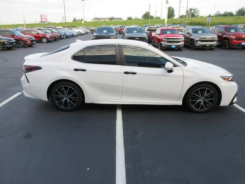 Used 2024 Toyota Camry SE FWD image 6