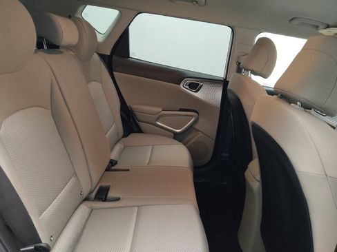 Used 2025 Kia Soul LX image 19