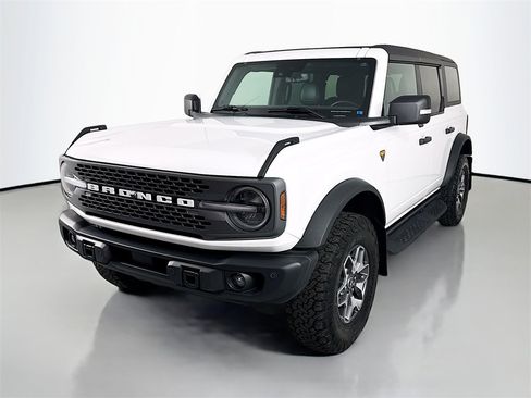 Used 2023 Ford Bronco Badlands image 1