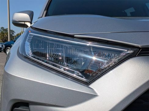 Used 2021 Toyota RAV4 XLE w/ Convenience Package image 10