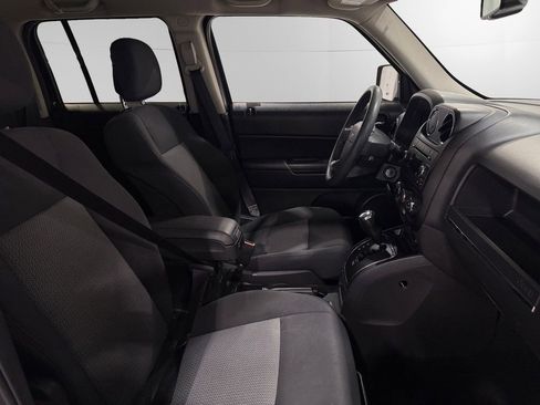 Used 2010 Jeep Patriot Sport FWD image 13