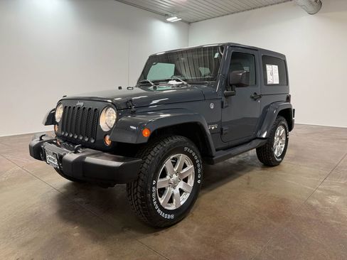 Used 2016 Jeep Wrangler Sahara w/ Dual Top Group image 37