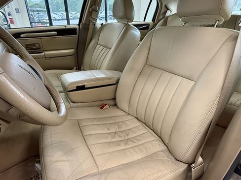 Used 2006 Lincoln Town Car Signature RWD image 13