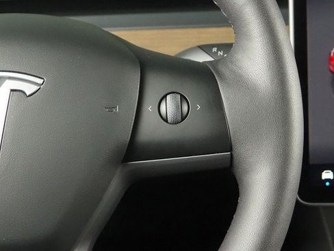 Used 2023 Tesla Model Y Long Range AWD/4WD image 21