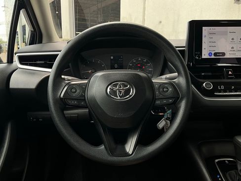 Used 2025 Toyota Corolla LE image 28