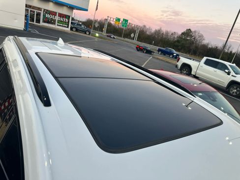 Used 2021 Cadillac XT6 Sport w/ LPO, ONYX Package image 5