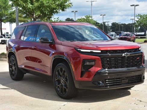 New 2026 Chevrolet Traverse RS w/ LPO, Floor Liner Package FWD image 3