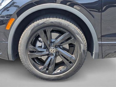 Used 2024 Volkswagen Tiguan SE R-Line FWD image 19