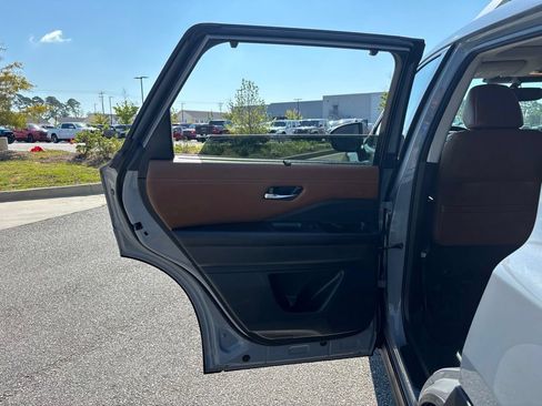 Used 2022 Nissan Pathfinder Platinum w/ Cargo Package AWD/4WD image 60