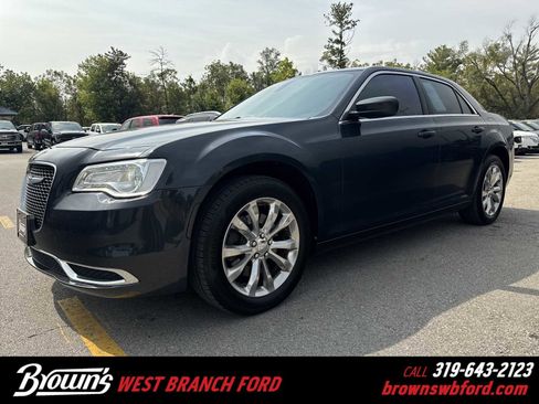 Used 2018 Chrysler 300 Touring image 1