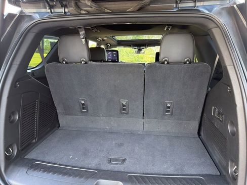 Used 2021 GMC Yukon SLT w/ SLT Premium Package image 11