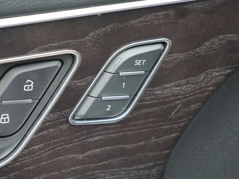 Used 2019 Audi Q8 Prestige image 41