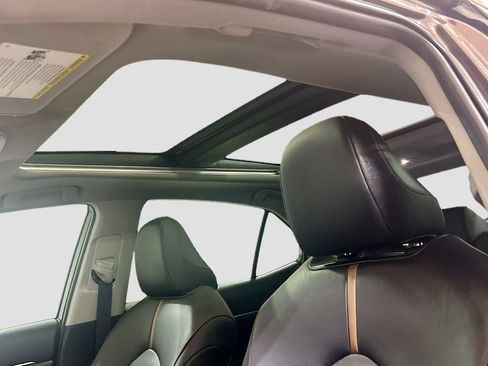 Used 2020 Toyota Camry XLE FWD image 19