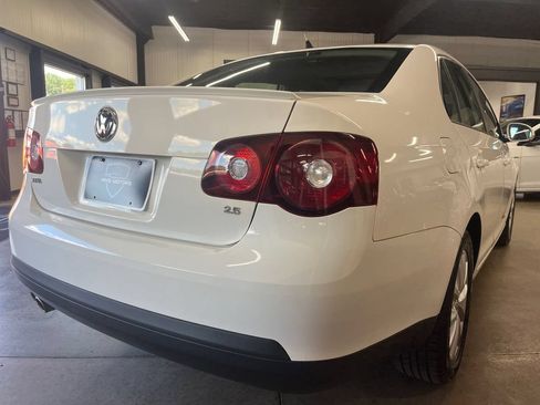 Used 2010 Volkswagen Jetta Limited Edition FWD image 25