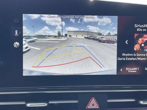 Used 2025 Hyundai Elantra SEL FWD image 15