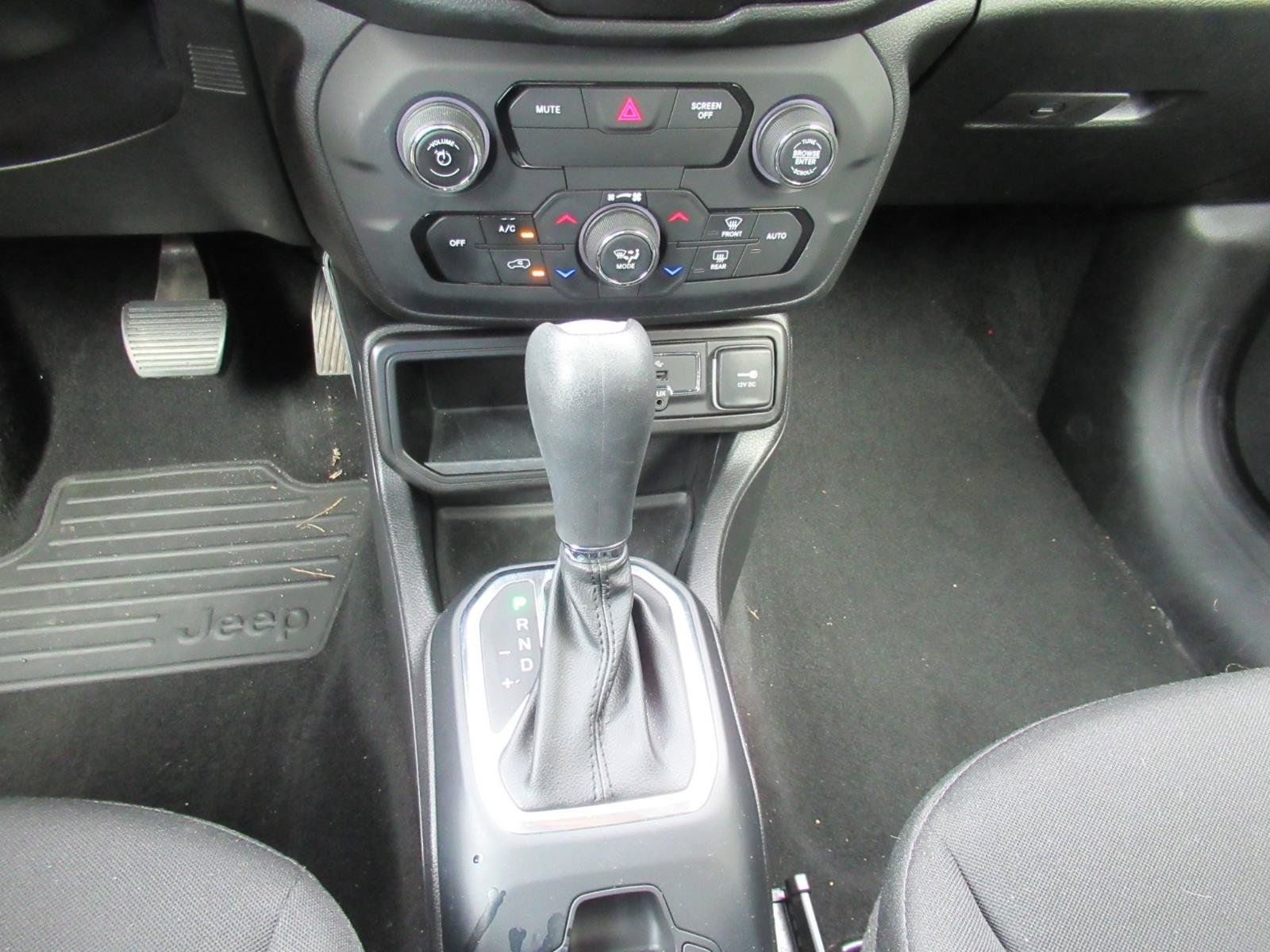 Used 2019 Jeep Renegade Latitude FWD image 26