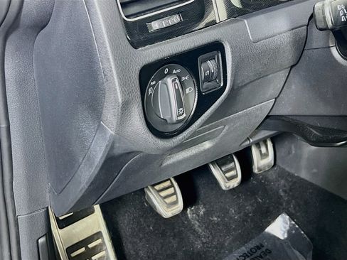 Used 2017 Volkswagen GTI SE FWD image 10