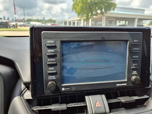 Used 2021 Toyota RAV4 LE w/ Carpet Mat Package (TMS) FWD image 26