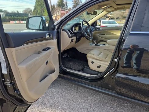 Used 2016 Jeep Grand Cherokee Limited AWD/4WD image 9