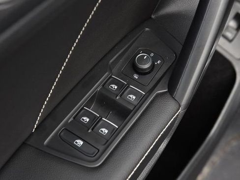Certified 2022 Volkswagen Tiguan SE R-Line AWD/4WD image 8