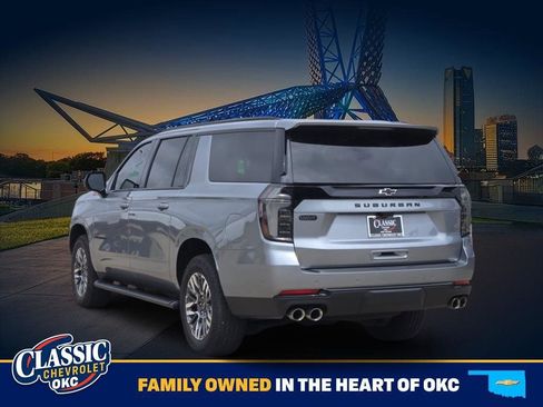 Used 2025 Chevrolet Suburban Z71 w/ Z71 Off-Road Package AWD/4WD image 5