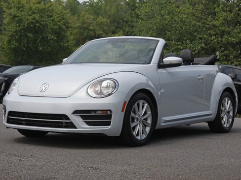 Used 2018 Volkswagen Beetle 2.0T SE FWD image 65
