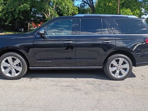 Used 2023 Ford Expedition Platinum AWD/4WD image 4