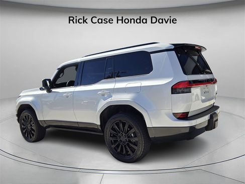 Used 2024 Lexus GX 550 image 8