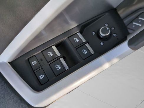 Used 2024 Audi Q3 2.0T Premium image 28